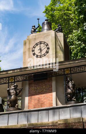 Delacorte Clock è uno dei più amati monumenti di Central Park, New York, Stati Uniti d'America Foto Stock