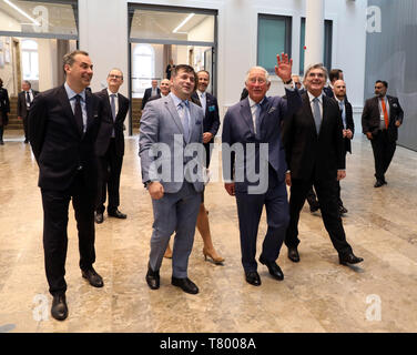 Il Principe di Galles durante una visita alla sede centrale di Siemens a Monaco di Baviera, Germania. Foto Stock