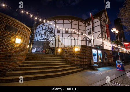 London, Regno Unito - 1 Aprile 2019: una vista della ricostruzione dello storico Teatro Globe - un Elizabethan playhouse associato a William Shakespeare Foto Stock