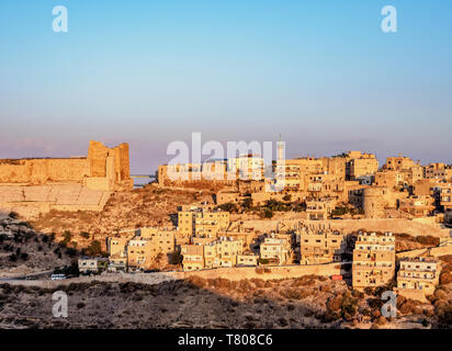 Kerak castello presso sunrise, Al-Karak, Karak Governatorato, Giordania, Medio Oriente Foto Stock