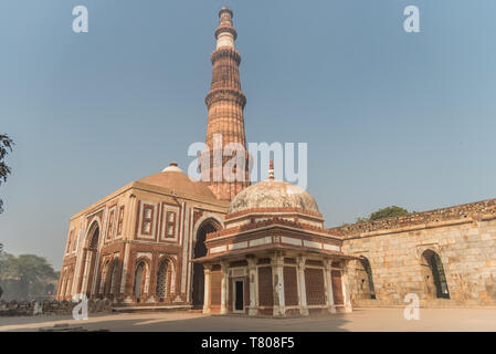 Qutub Minar, Sito Patrimonio Mondiale dell'UNESCO, Nuova Delhi, India, Asia Foto Stock