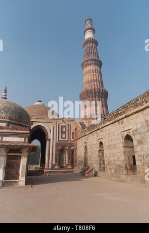 Qutub Minar, Sito Patrimonio Mondiale dell'UNESCO, Nuova Delhi, India, Asia Foto Stock