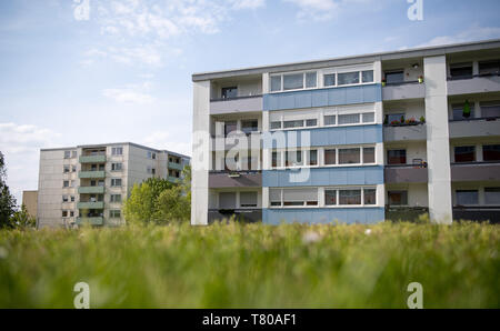 Pforzheim, Germania. 07 Maggio, 2019. Edifici appartamento nel quartiere di Haidach. Credito: Sebastian Gollnow/dpa/Alamy Live News Foto Stock