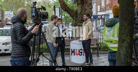 Brentwood Essex 9 maggio 2019 riprese di l'ultimo episodio del solo modo è Essex TOWIE in Brentwood High Street Credit Ian Davidson/Alamy Live News Foto Stock