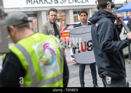 Brentwood Essex 9 maggio 2019 riprese di l'ultimo episodio del solo modo è Essex TOWIE in Brentwood High Street Credit Ian Davidson/Alamy Live News Foto Stock