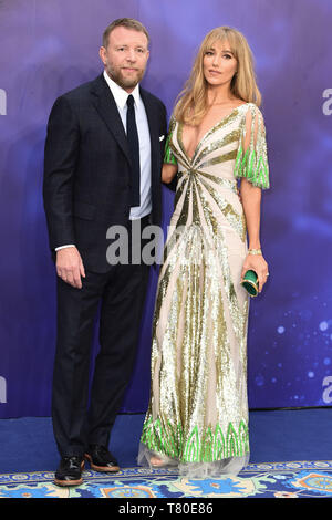 Londra, Regno Unito. 09 Maggio, 2019. Londra, Regno Unito. Maggio 09, 2019: Direttore Guy Ritchie & moglie Jacqui Ainsley al 'Aladdin' premiere a l'Odeon Luxe, Leicester Square, Londra. Immagine: Steve Vas/Featureflash Credito: Paul Smith/Alamy Live News Foto Stock