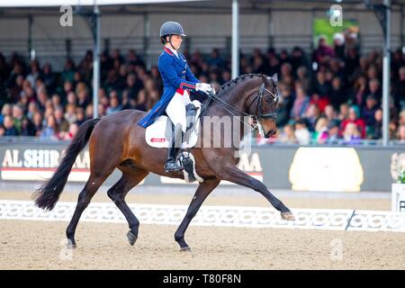 Windsor, Berkshire, Regno Unito. 09 Maggio, 2019. Vincitore. Charlotte Dujardin in sella Erlentanz. GBR. L'Al Shira"aa Grand Prix. CDI4*. Dressage. Royal Windsor Horse Show. Windsor. Berkshire. Regno Unito. GBR. 09/05/2019. Credito: Sport In immagini/Alamy Live News Foto Stock