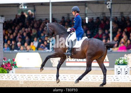 Windsor, Berkshire, Regno Unito. 09 Maggio, 2019. Vincitore. Charlotte Dujardin in sella Erlentanz. GBR. L'Al Shira"aa Grand Prix. CDI4*. Dressage. Royal Windsor Horse Show. Windsor. Berkshire. Regno Unito. GBR. 09/05/2019. Credito: Sport In immagini/Alamy Live News Foto Stock