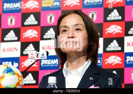 Tokyo, Giappone. Il 10 maggio, 2019. Asako Takakura (JPN) Calcio/Calcetto : Giappone donna capo allenatore Asako Takakura assiste la conferenza stampa per annunciare la squadra per la FIFA Coppa del Mondo Donne Francia 2019 a AFC House a Tokyo in Giappone . Credito: Naoki Nishimura AFLO/sport/Alamy Live News Foto Stock