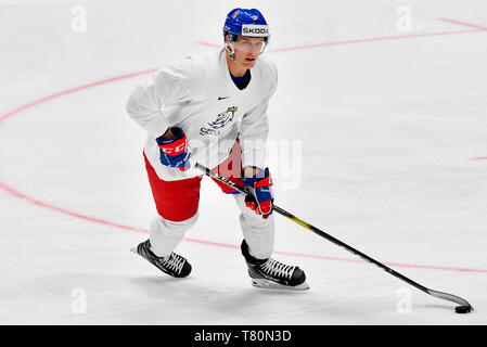 Bratislava, Slovacchia. Il 10 maggio, 2019. Ceco giocatore di hockey David Sklenicka assiste la sessione di formazione tecnica per il match contro la Svezia al Campionato del Mondo di Bratislava, Slovacchia, 10 maggio 2019. Credito: Vit Simanek/CTK foto/Alamy Live News Foto Stock