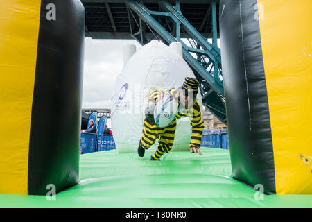 ASM Clermont Auvergne tifosi di rugby a Newcastle uk per le finali della European Rugby Champions Cup 2019. Club francesi Foto Stock