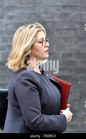 Penny Mordaunt MP (Segretario di Stato per la difesa, il ministro per le donne e di Uguaglianze) lasciando Downing Street dopo una riunione del gabinetto di Londra, Regno Unito, 7 Foto Stock