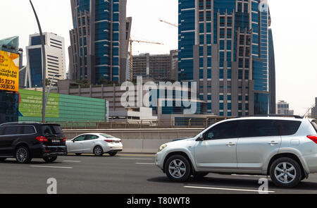 Dubai, Emirati Arabi Uniti - marzo 30. 2019. Il traffico su Sheikh Zayed Road Foto Stock