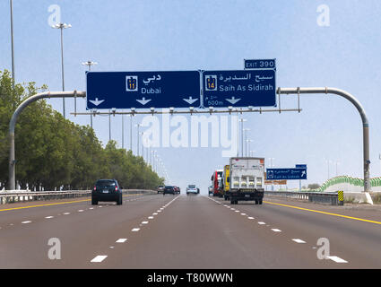 Dubai, Emirati Arabi Uniti - marzo 30. 2019. Un Ghweifat autostrada internazionale Foto Stock