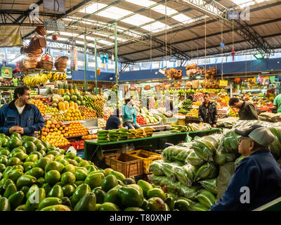 Il produrre la sezione del mercato Paloquemao, Bogotà, Colombia, Sud America Foto Stock