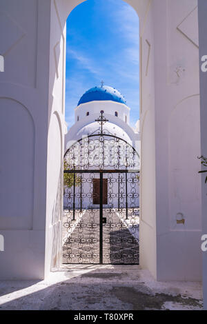 Chiesa di Santa Croce a Perissa sull isola di Santorini, Grecia Foto Stock