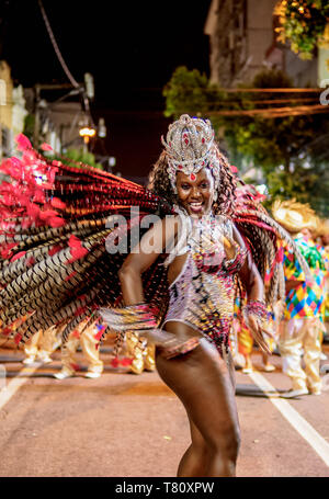 Samba danzatrice presso la sfilata di carnevale a Niteroi, Stato di Rio de Janeiro, Brasile, Sud America Foto Stock