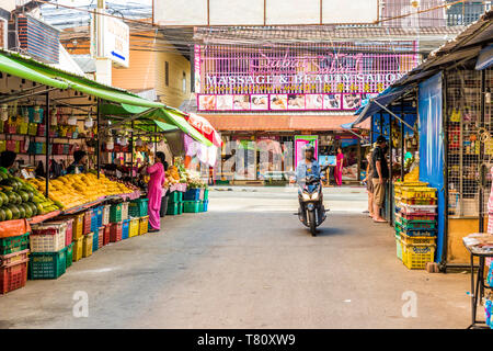 Una scena di mercato in Kata, Phuket, Thailandia, Sud-est asiatico, in Asia Foto Stock