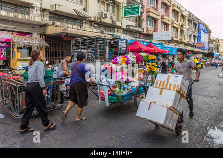 Una scena di mercato alla 24 Ore di mercato locale nella città di Phuket, Phuket, Thailandia, Sud-est asiatico, in Asia Foto Stock