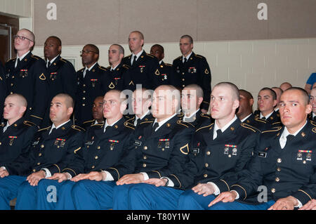 Fort Leonard Wood. Abrahms Theatre, un co 35th OSUT. US Army la Guardia Nazionale per la formazione di base cerimonie di laurea. Foto Stock