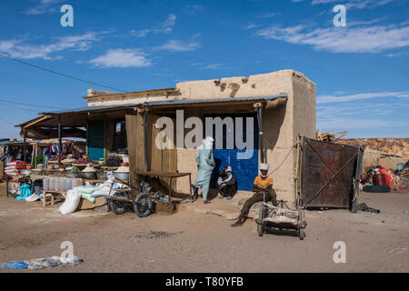 Le bancarelle del mercato nel deserto città di Faya-Largeau, Ciad settentrionale, Africa Foto Stock