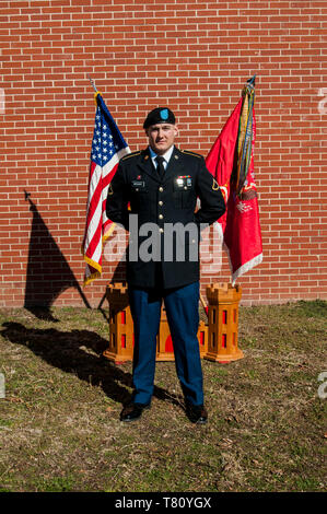 Fort Leonard Wood. Abrahms Theatre, un co 35th OSUT. US Army la Guardia Nazionale per la formazione di base cerimonie di laurea. Laureato che posano per una foto. Foto Stock