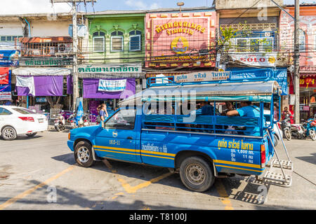 Un bus locale a Phuket citta vecchia, Phuket, Thailandia, Sud-est asiatico, in Asia Foto Stock