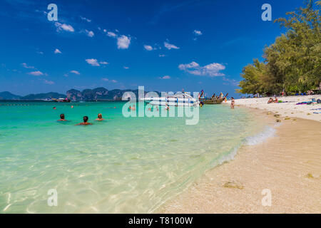 Poda Island in Ao Nang, Krabi, Thailandia, Sud-est asiatico, in Asia Foto Stock