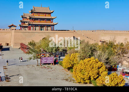 La rocca all'estremità occidentale della Grande Muraglia, Sito Patrimonio Mondiale dell'UNESCO, Jiayuguan, provincia di Gansu, Cina e Asia Foto Stock