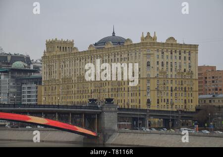 Moskau, Hauptstadt der russischen Föderation: stalinistische Bauten am Moskva-Ufer Foto Stock
