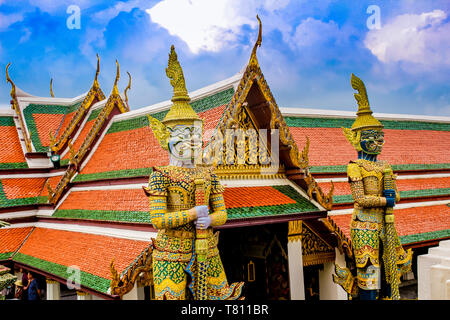 Dettaglio del Guardian statue, Grand Palace e il Wat Phra Kaew (il Tempio del Buddha di Smeraldo) complessi, Bangkok, Thailandia, Sud-est asiatico, in Asia Foto Stock