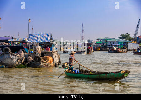 Il mercato galleggiante esterno Can Tho, Vietnam, Indocina, Asia sud-orientale, Asia Foto Stock