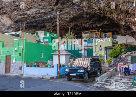 Il pittoresco villaggio di Los Barrancos sulla costa atlantica. Tenerife, Isole Canarie, Spagna Foto Stock