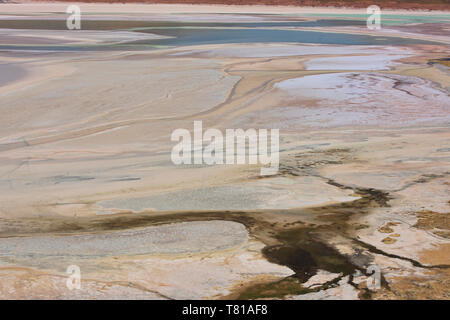 Paesaggio ultraterreno al Salar Aguas Calientes, il Deserto di Atacama, Cile Foto Stock