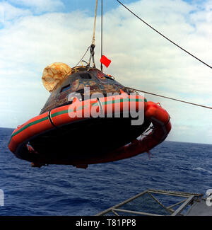 Apollo 11 Modulo di comando recupero, 1969 Foto Stock