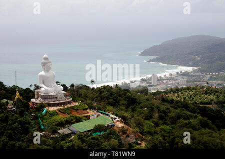 Ko Tao è un'isola in Thailandia. Ristoranti, locali notturni e negozi di immersione cluster in Mae Haad Beach e vicino a Sai Ri Beach Foto Stock