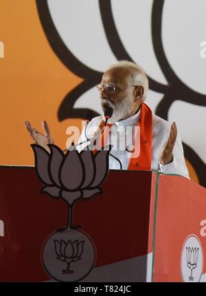 Di Allahabad, India. 09 Maggio, 2019. Di Allahabad: Prime mininster narendra Modi affrontando una campagna elettorale rally in anticipo di fase 6 Elezione di Lok Sabha in Allahabad su 09-05-2019. Credito: Prabhat Kumar Verma/Pacific Press/Alamy Live News Foto Stock