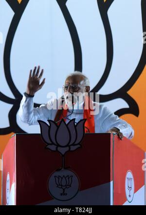 Di Allahabad, India. 09 Maggio, 2019. Di Allahabad: Prime mininster narendra Modi affrontando una campagna elettorale rally in anticipo di fase 6 Elezione di Lok Sabha in Allahabad su 09-05-2019. Credito: Prabhat Kumar Verma/Pacific Press/Alamy Live News Foto Stock