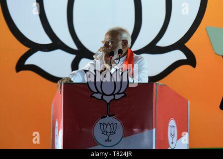 Di Allahabad, India. 09 Maggio, 2019. Di Allahabad: Prime mininster narendra Modi affrontando una campagna elettorale rally in anticipo di fase 6 Elezione di Lok Sabha in Allahabad su 09-05-2019. Credito: Prabhat Kumar Verma/Pacific Press/Alamy Live News Foto Stock