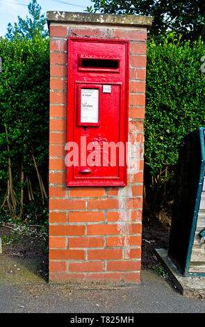 ER Post Office, Linton memorizza, Linton On Ouse, North Yorkshire, Inghilterra Foto Stock