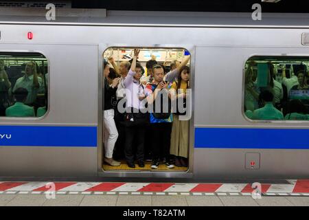 Giappone, isola di Honshu, Tokyo, quartiere Koto, Toyosu District, alla metropolitana Foto Stock