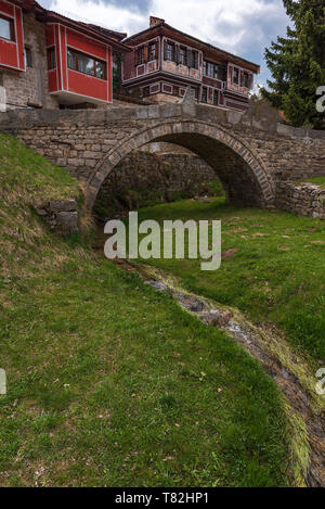Koptivshtitsa, Bulgaria - 21 Aprile 2019: Il ponte di pietra dove il primo colpo della insurrezione fu licenziato nel 1876, Kalachev la maggior parte Foto Stock