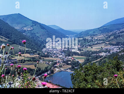 Pirenei francesi.La cittadina di Sarrancolin nella valle di Aure. Hautes-Pyrenees. Foto Stock