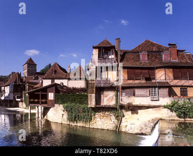 Salies de Bearn.xvii secolo edifici stare sopra il fiume,l'ha dato de Oloron. Dept. Pyrenees-Atlantiques. Francia Foto Stock