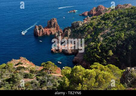 Francia, Var, Agay area vicino a Saint Raphael, Massiccio de l'Esterel (Esterel Massif), cape du Dramont creek Foto Stock