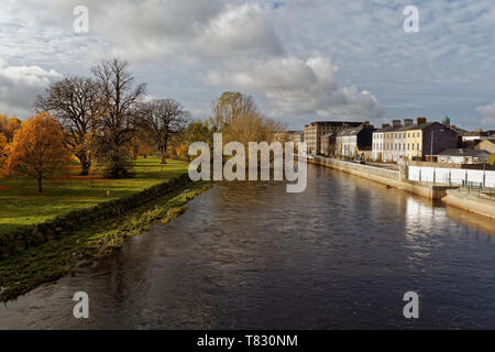 Fiume Suir e la banchina a Clonmel.Contea di Tipperary, Irlanda. Foto Stock