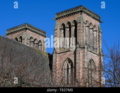 Torri gemelle della Chiesa Cattedrale di St Andrew, Inverness, Highland, Scotland Regno Unito Foto Stock