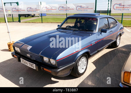 Tre quarti frontale di un blu, 1984, Ford Capri , parte del cinquantesimo anniversario al 2019 Silverstone Classic Media Day Foto Stock