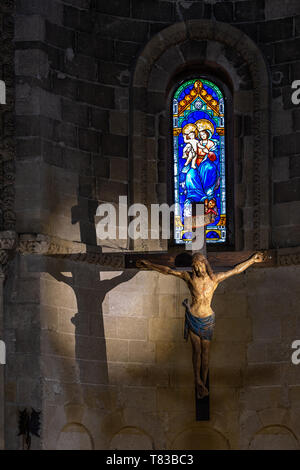 Atmosfera sacra all'interno della chiesa di San Giovanni Battista, Matera, Basilicata, Italia, Europa Foto Stock