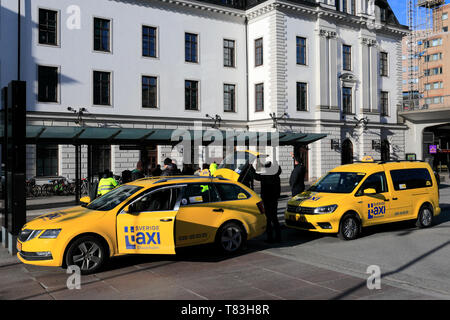 Sverige taxi fuori della stazione centrale, nella città di Stoccolma, Svezia, Europa Foto Stock